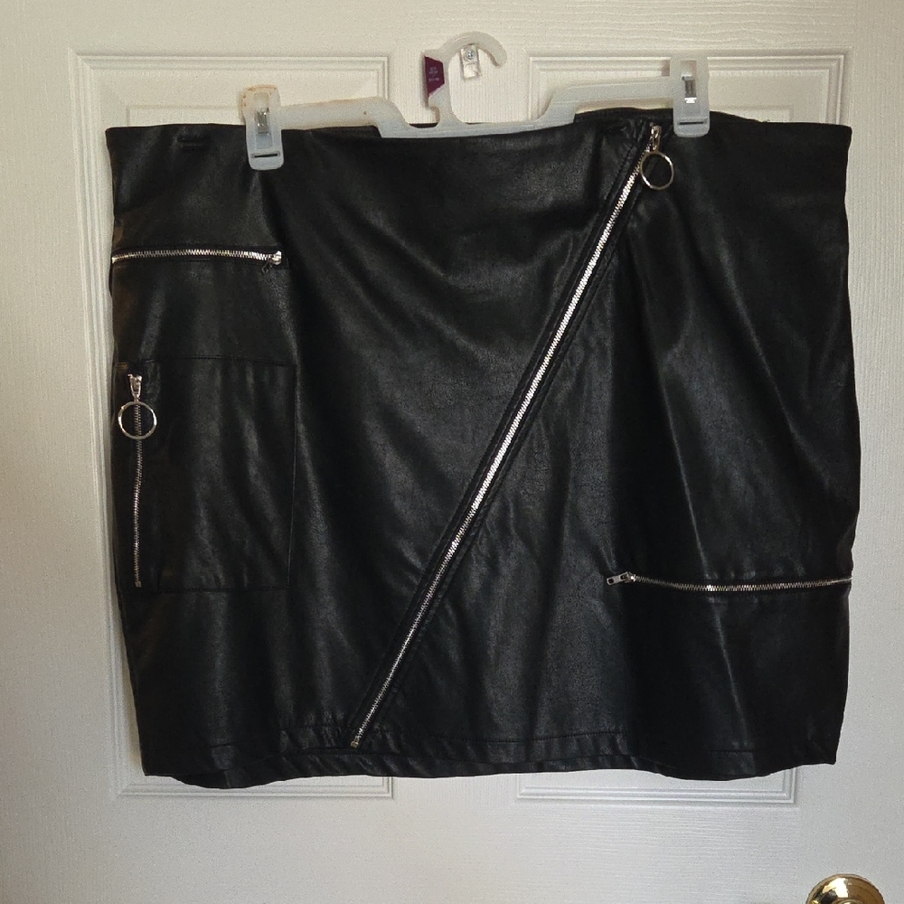 Fashion Nova Black Mini Skirt with Zipper Accents - Picture 2 of 3